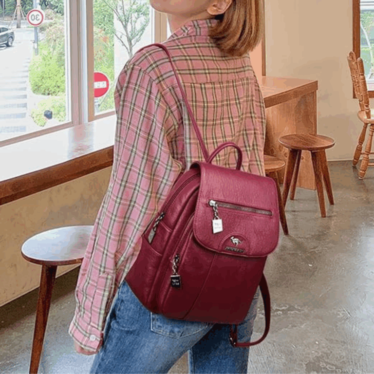 Lederrucksack Damen Elegant und modern mit einer person
