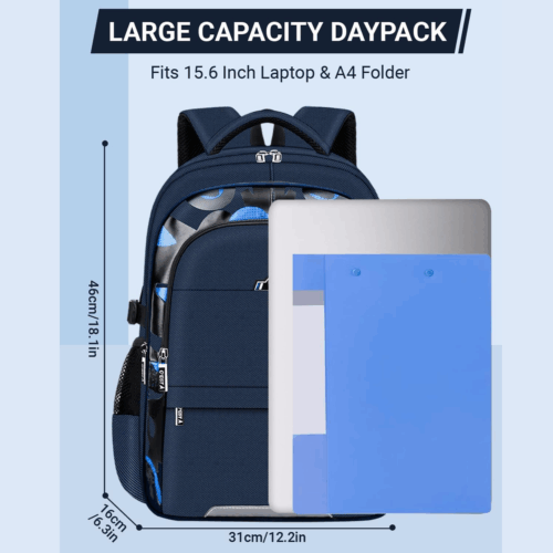 Schulranzen jungen mit einem ipad und maßenangaben