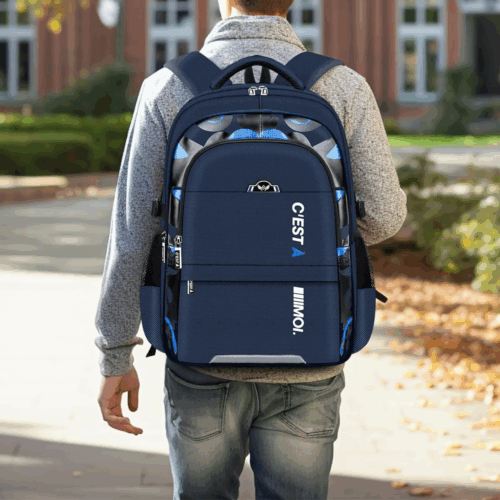 Schulranzen jungen draußen