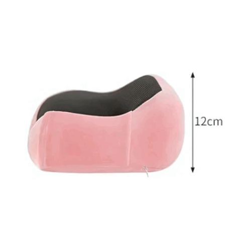 Das „Nackenkissen für Reisen, Nackenhörnchen, Nackenkissen Flugzeug für Kinder & Erwachsene“ ist ein rosa-schwarzes ergonomisches Kissen mit gebogener Form (Profilansicht); ein Pfeil zeigt die Höhe von 12 cm an.
